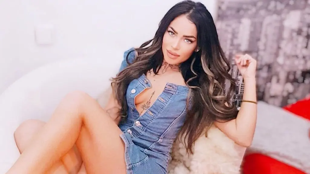 CamilaTilea's live cam