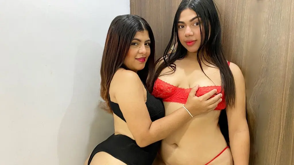 AlisonAndMia's live cam